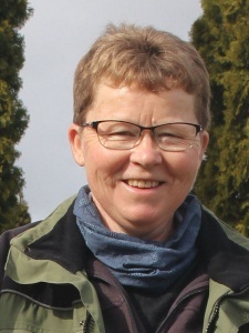 Graver Lisbeth Jensen, Trøjborggyden 10, tlf. 64 82 12 94